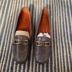 Naturalizer. N5 comfort grey texture loafers with gold bar & grey jewel …